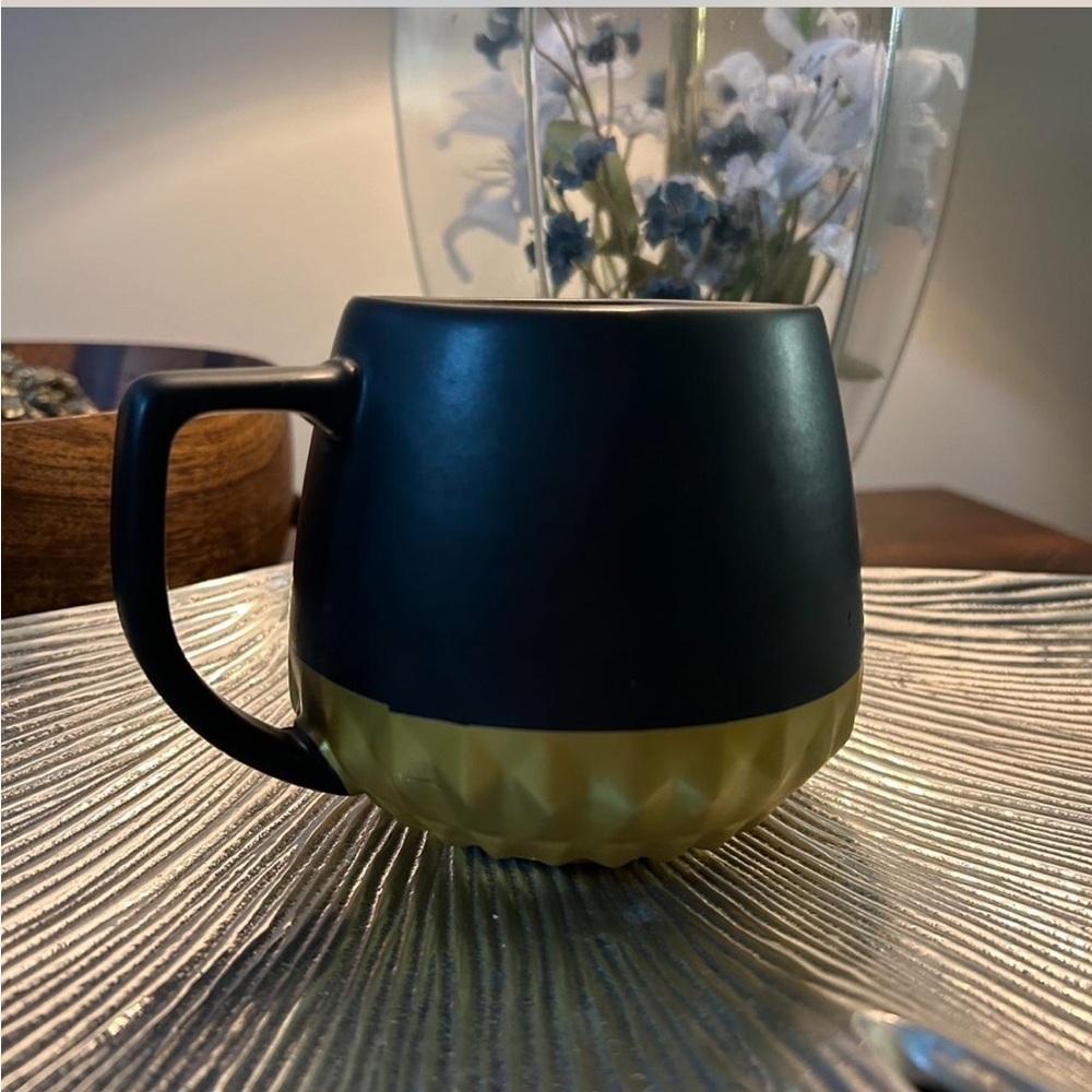 Starbucks Black and Gold 50th Anniversary Disney Mug Elegant Dining Collection - Picture 5 of 7